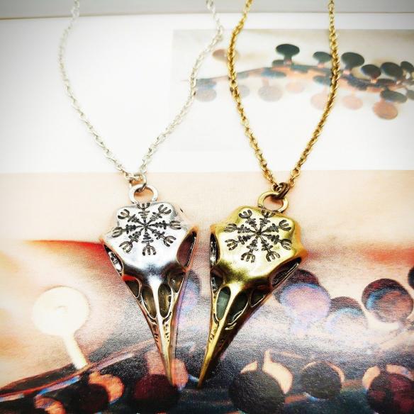 Glow in the Dark Crow Head Incantation Necklace A020